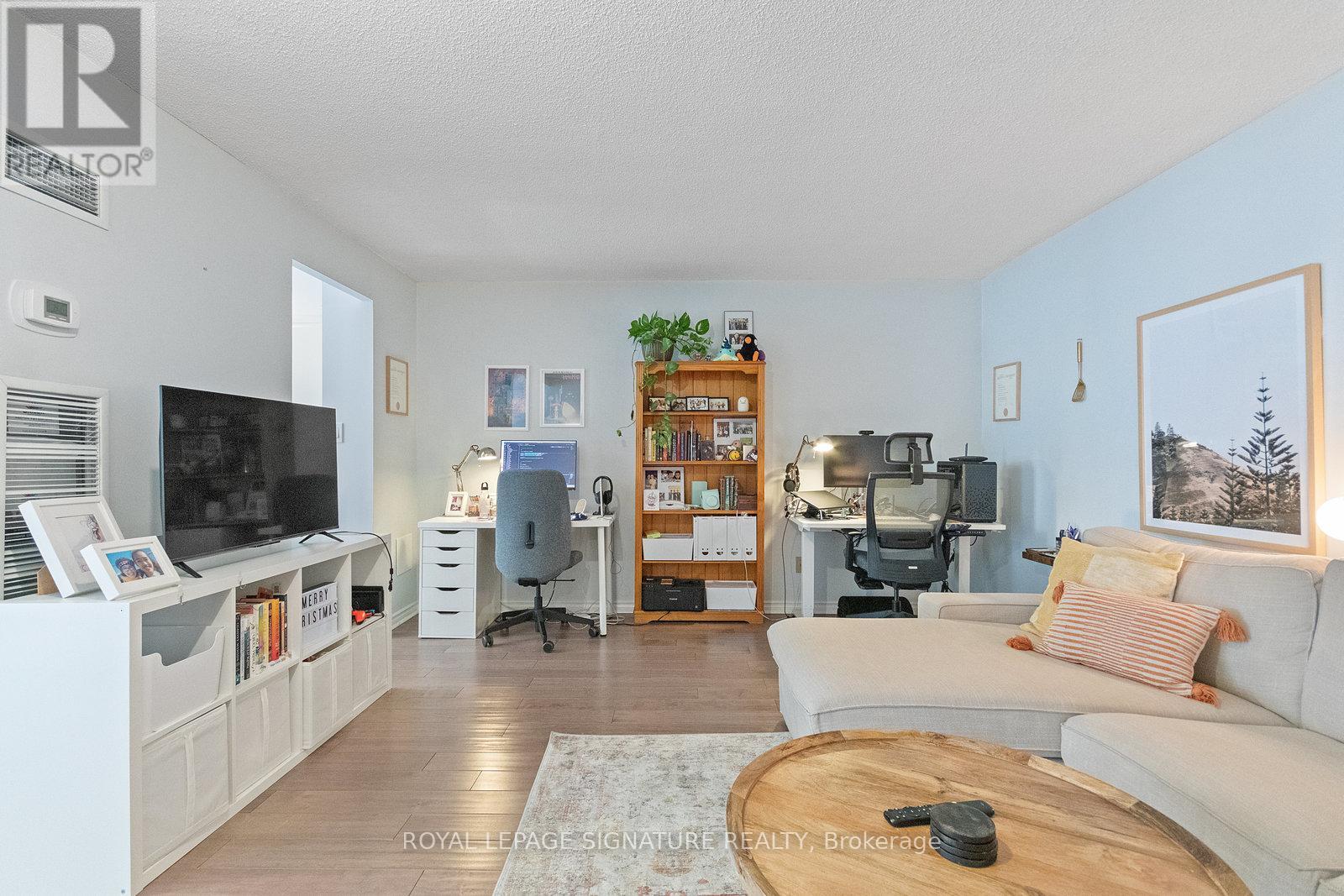 1013 - 633 Bay Street, Toronto, Ontario  M5G 2G4 - Photo 2 - C13733182