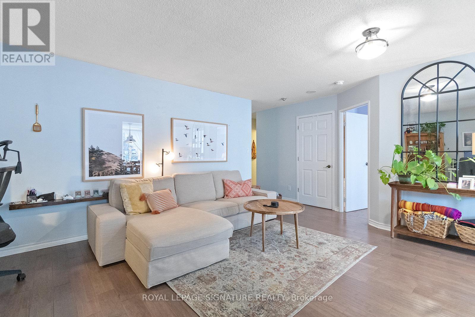 1013 - 633 Bay Street, Toronto, Ontario  M5G 2G4 - Photo 4 - C13733182
