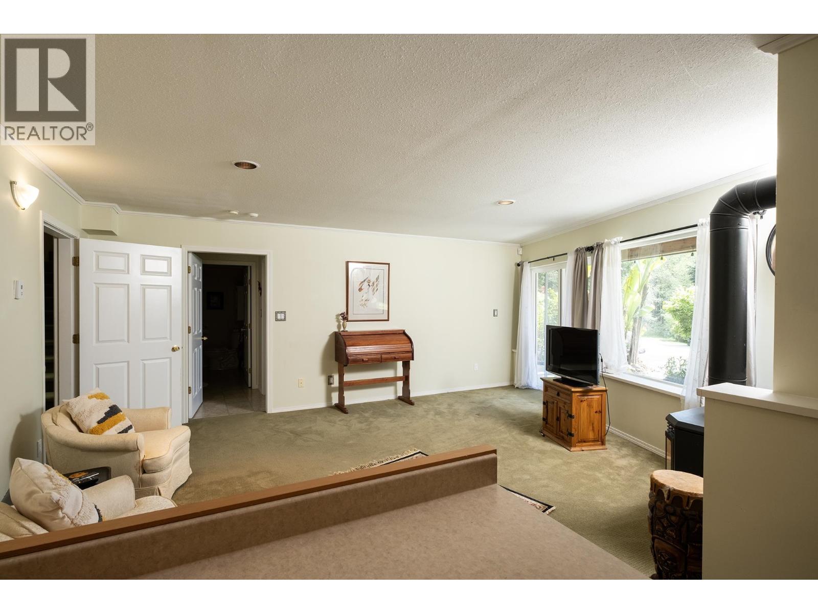 2556 Lower Road, Roberts Creek, British Columbia  V0N 2W4 - Photo 22 - R3160382