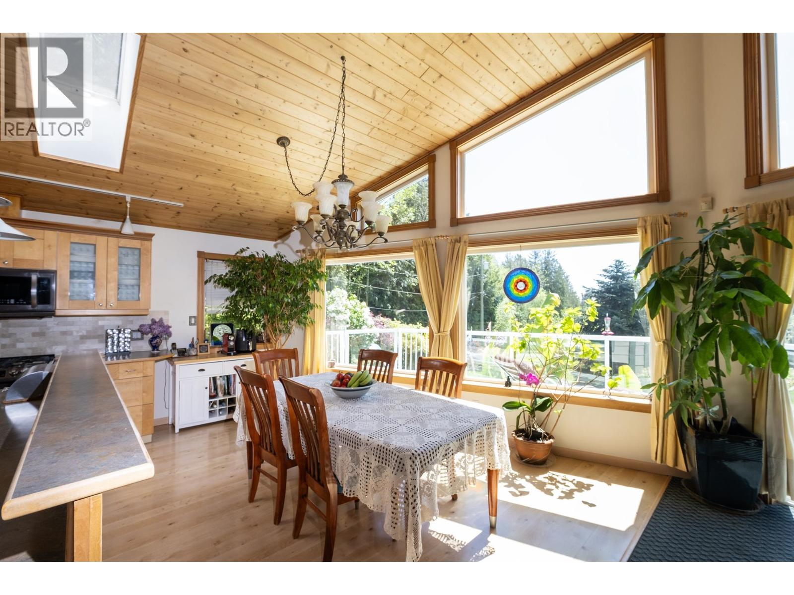 2556 Lower Road, Roberts Creek, British Columbia  V0N 2W4 - Photo 4 - R3160382