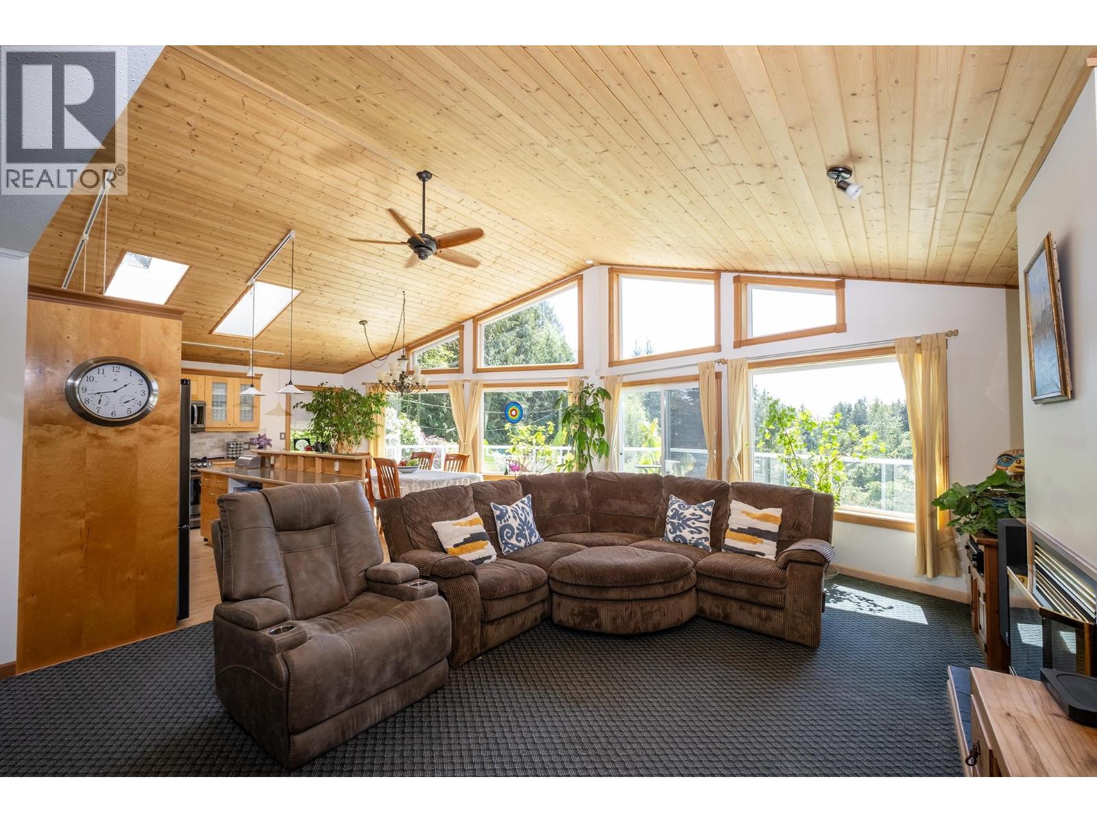2556 Lower Road, Roberts Creek, British Columbia  V0N 2W4 - Photo 5 - R3160382