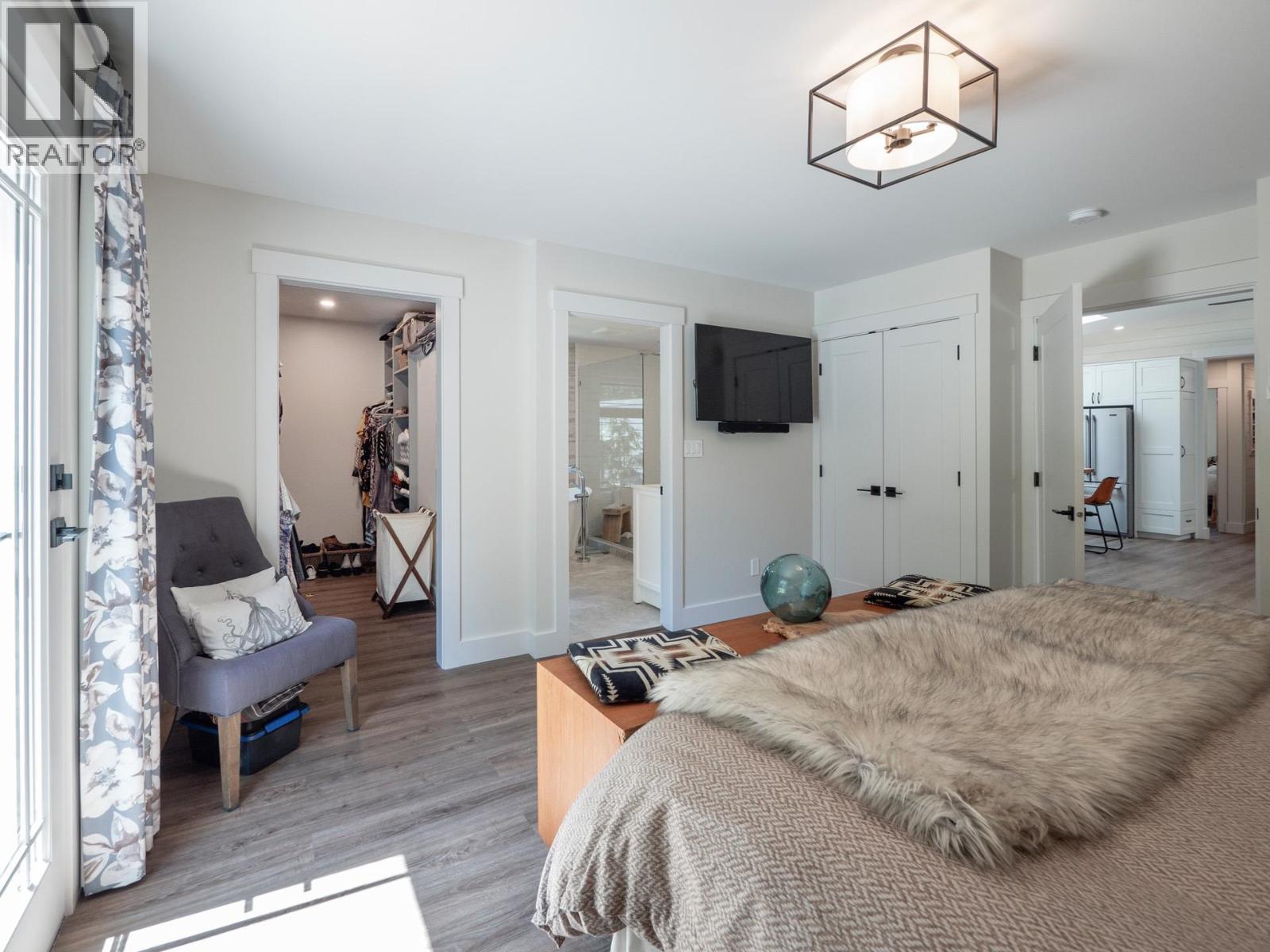 655 Dougall Road, Gibsons, British Columbia  V0N 1V8 - Photo 16 - R3160412
