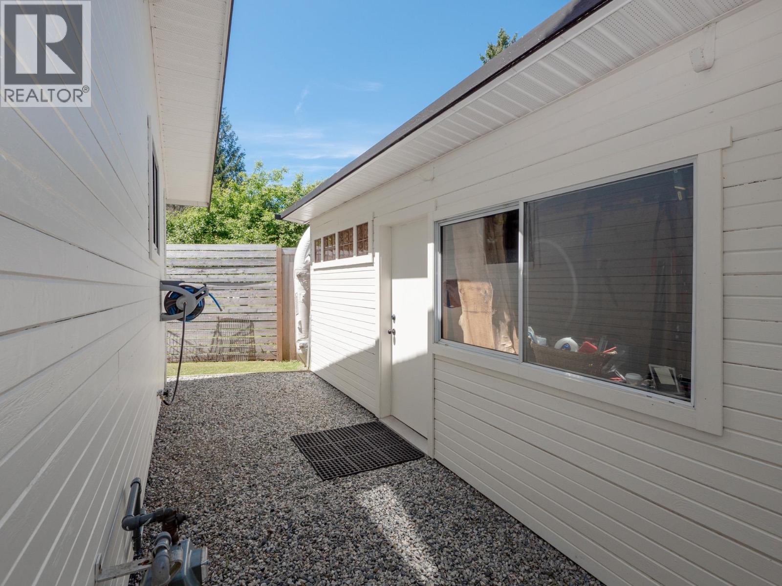 655 Dougall Road, Gibsons, British Columbia  V0N 1V8 - Photo 29 - R3160412