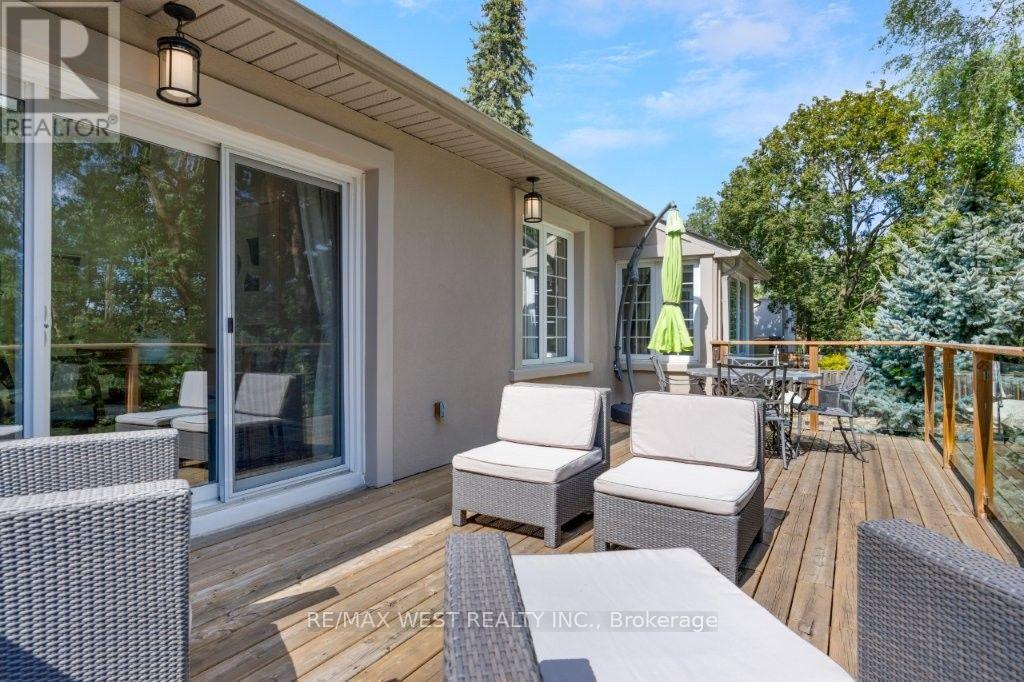 4653 Dundas Street W, Toronto, Ontario  M9A 1A4 - Photo 16 - W13733164