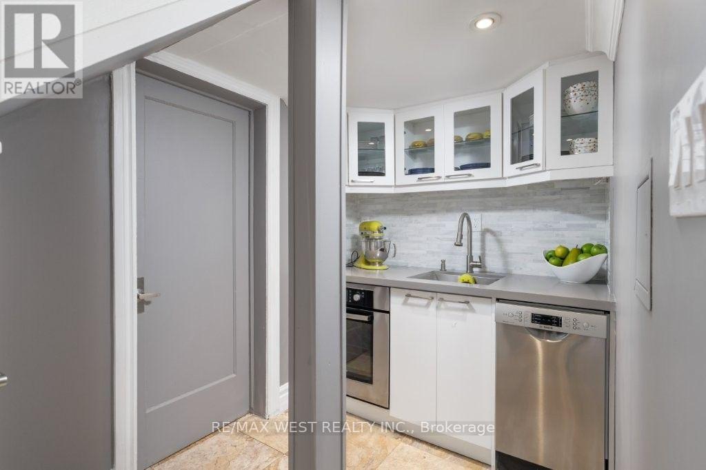4653 Dundas Street W, Toronto, Ontario  M9A 1A4 - Photo 23 - W13733164