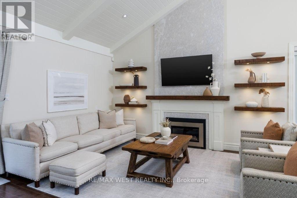 4653 Dundas Street W, Toronto, Ontario  M9A 1A4 - Photo 4 - W13733164