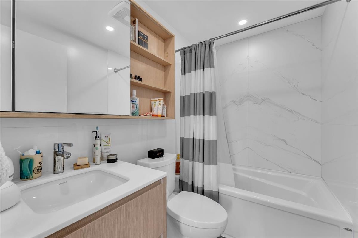 104 15165 Thrift Avenue, Surrey, British Columbia  V4B 0C1 - Photo 4 - R3160215