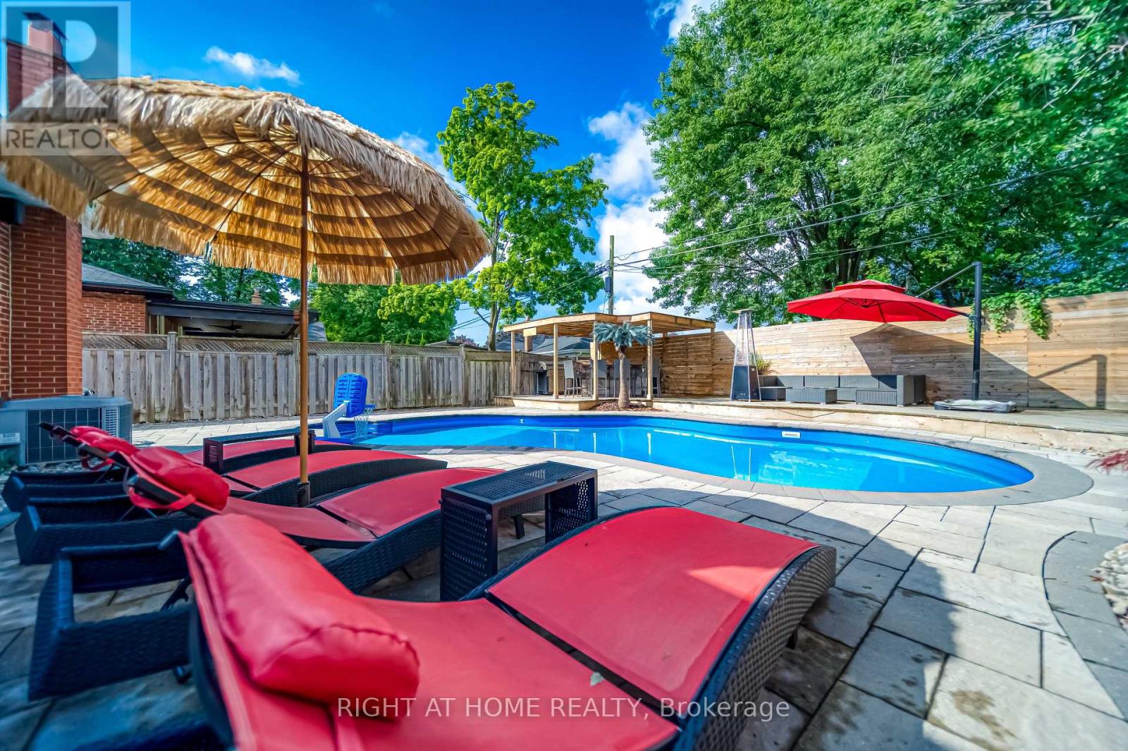 76 Wishing Well Drive, Toronto, Ontario  M1T 1J3 - Photo 4 - E13732812