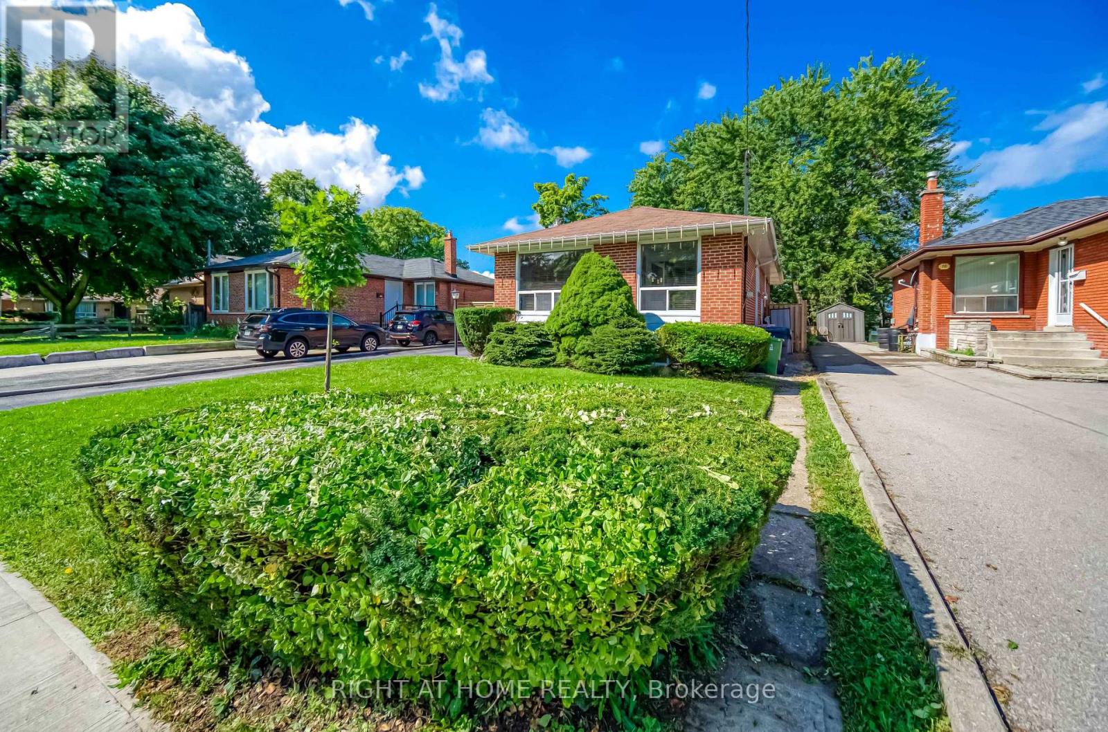76 Wishing Well Drive, Toronto, Ontario  M1T 1J3 - Photo 5 - E13732812