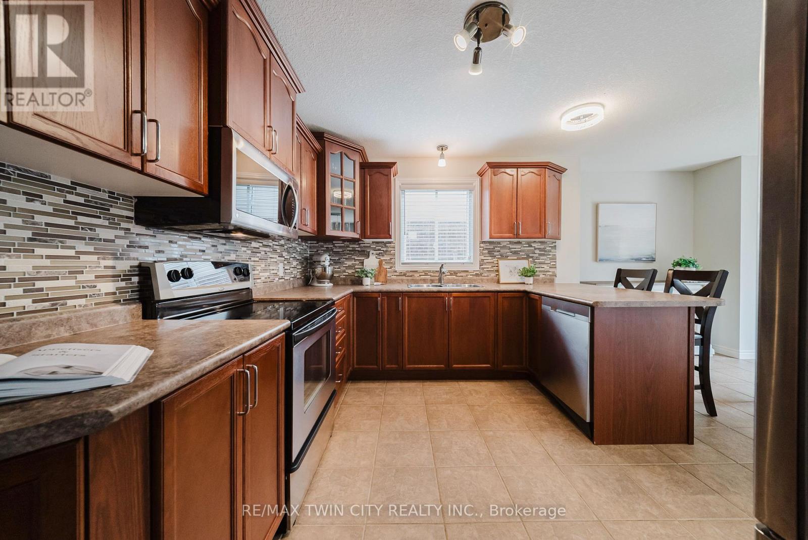 64 Brenneman Drive, Wilmot, Ontario  N3A 4M9 - Photo 11 - X13733128