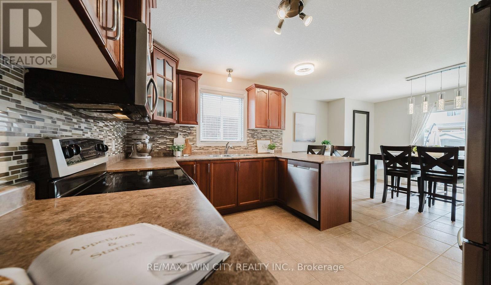 64 Brenneman Drive, Wilmot, Ontario  N3A 4M9 - Photo 12 - X13733128