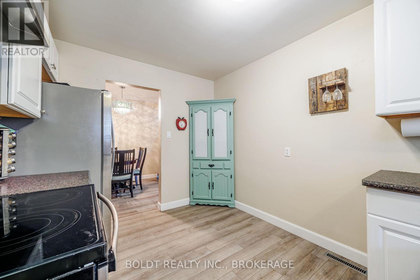 82 Wildwood Road, St. Catharines, Ontario  L2M 1C8 - Photo 6 - X13733202