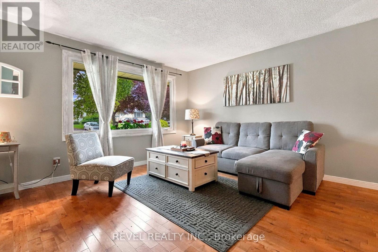 562 Capilano Crescent, Oshawa, Ontario  L1H 7V2 - Photo 5 - E13733252