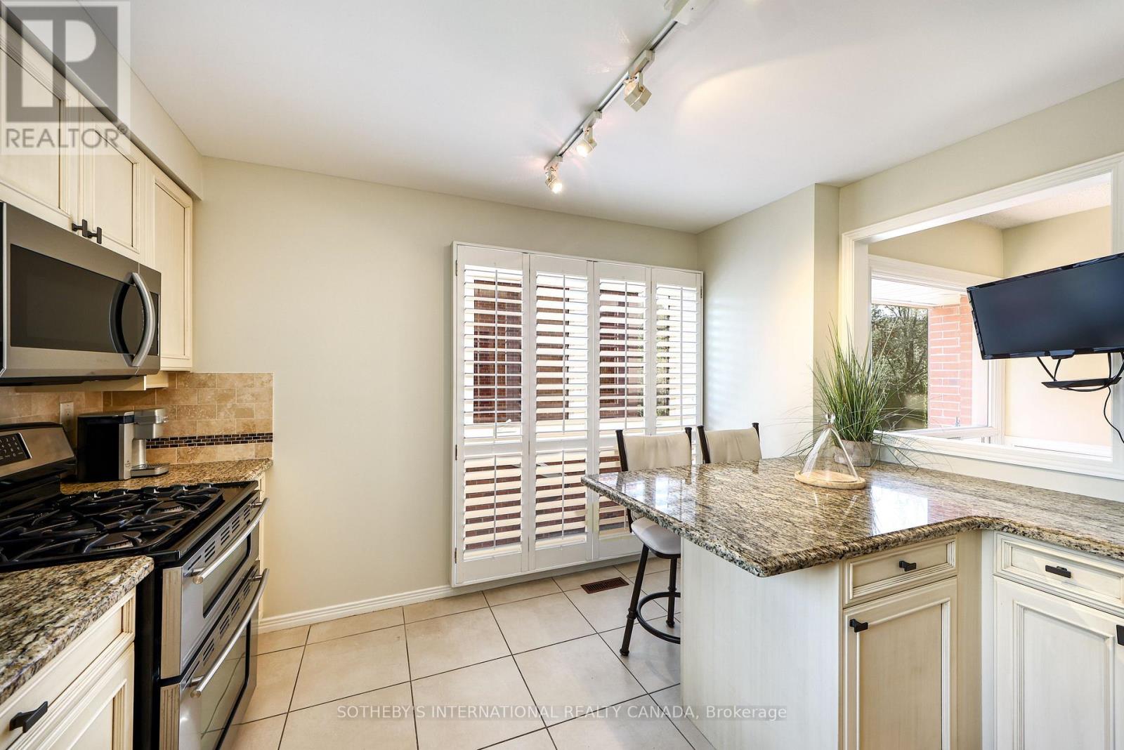 70 Sylvan Valley Way, Toronto, Ontario  M5M 4M3 - Photo 13 - C13733396