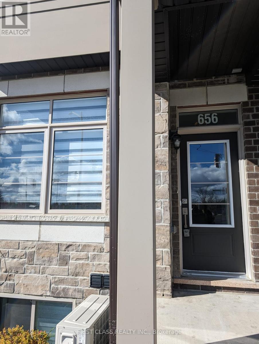 656 Copper Creek Drive, Markham, Ontario  L6B 1R2 - Photo 4 - N13733426