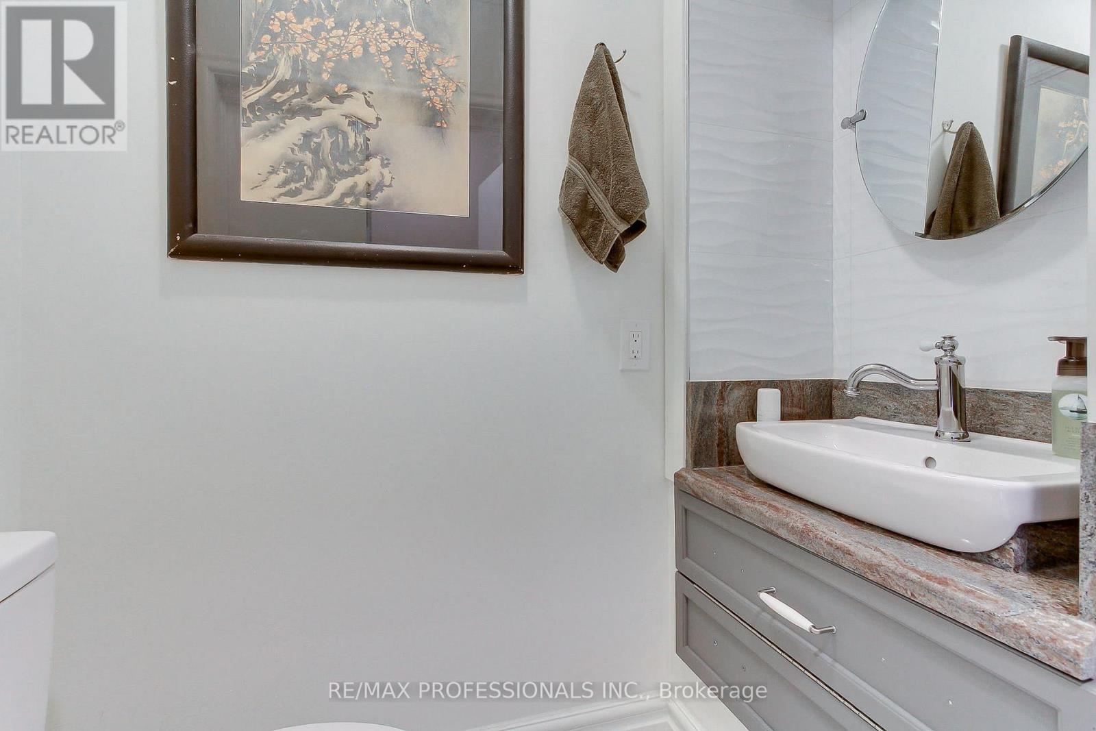 40 Cowley Avenue, Toronto, Ontario  M9B 2E3 - Photo 15 - W13733208