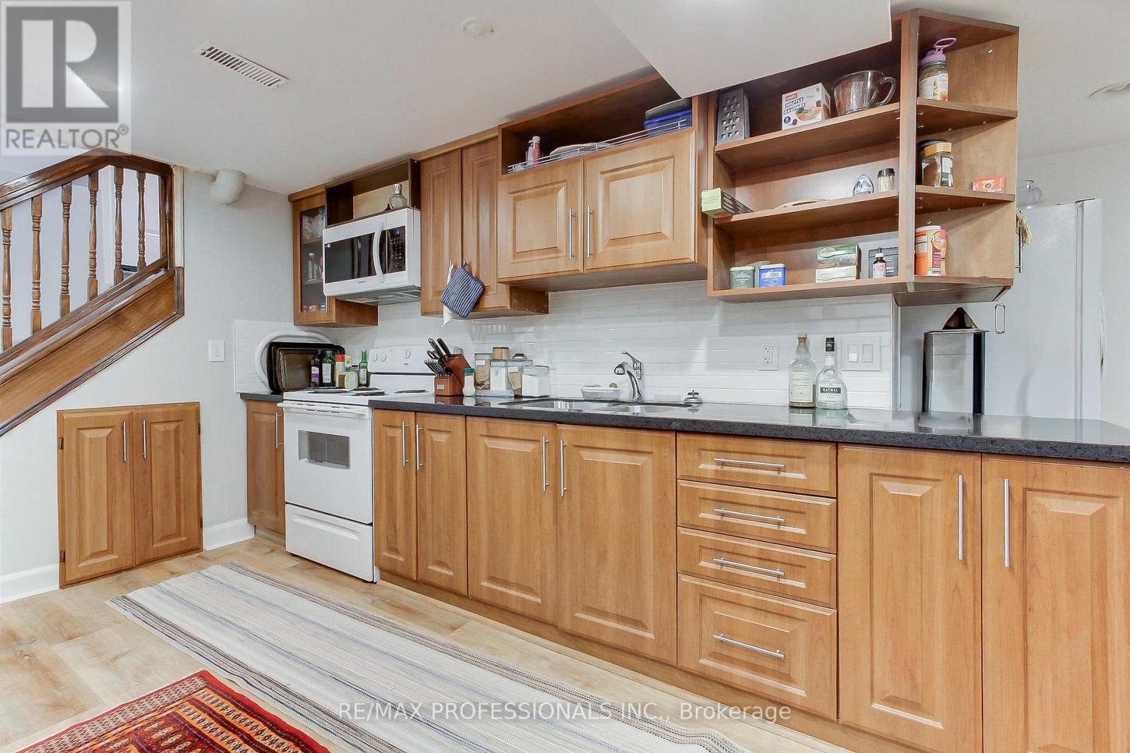 40 Cowley Avenue, Toronto, Ontario  M9B 2E3 - Photo 27 - W13733208