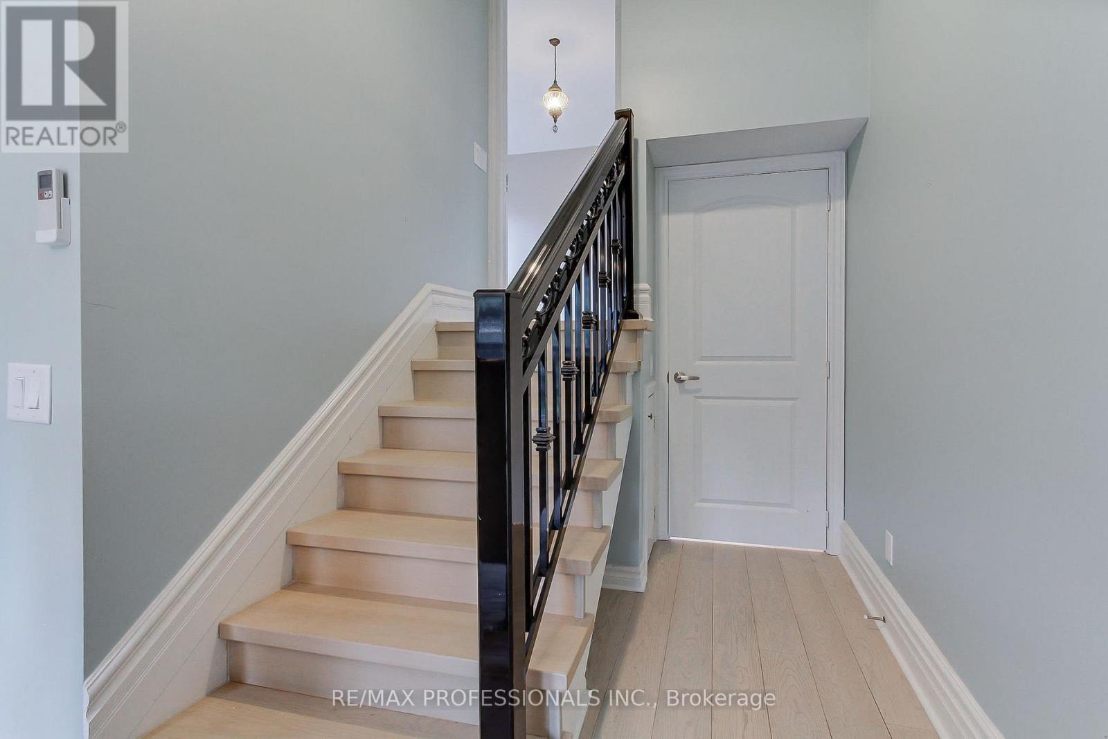 40 Cowley Avenue, Toronto, Ontario  M9B 2E3 - Photo 30 - W13733208