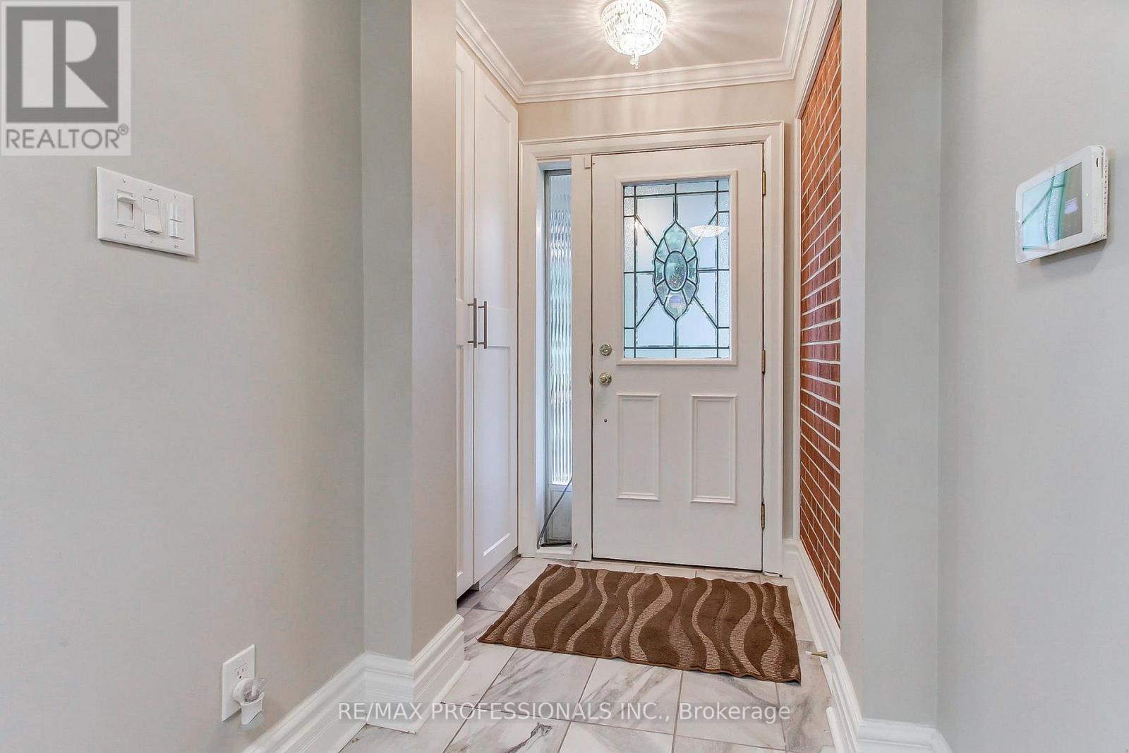 40 Cowley Avenue, Toronto, Ontario  M9B 2E3 - Photo 5 - W13733208