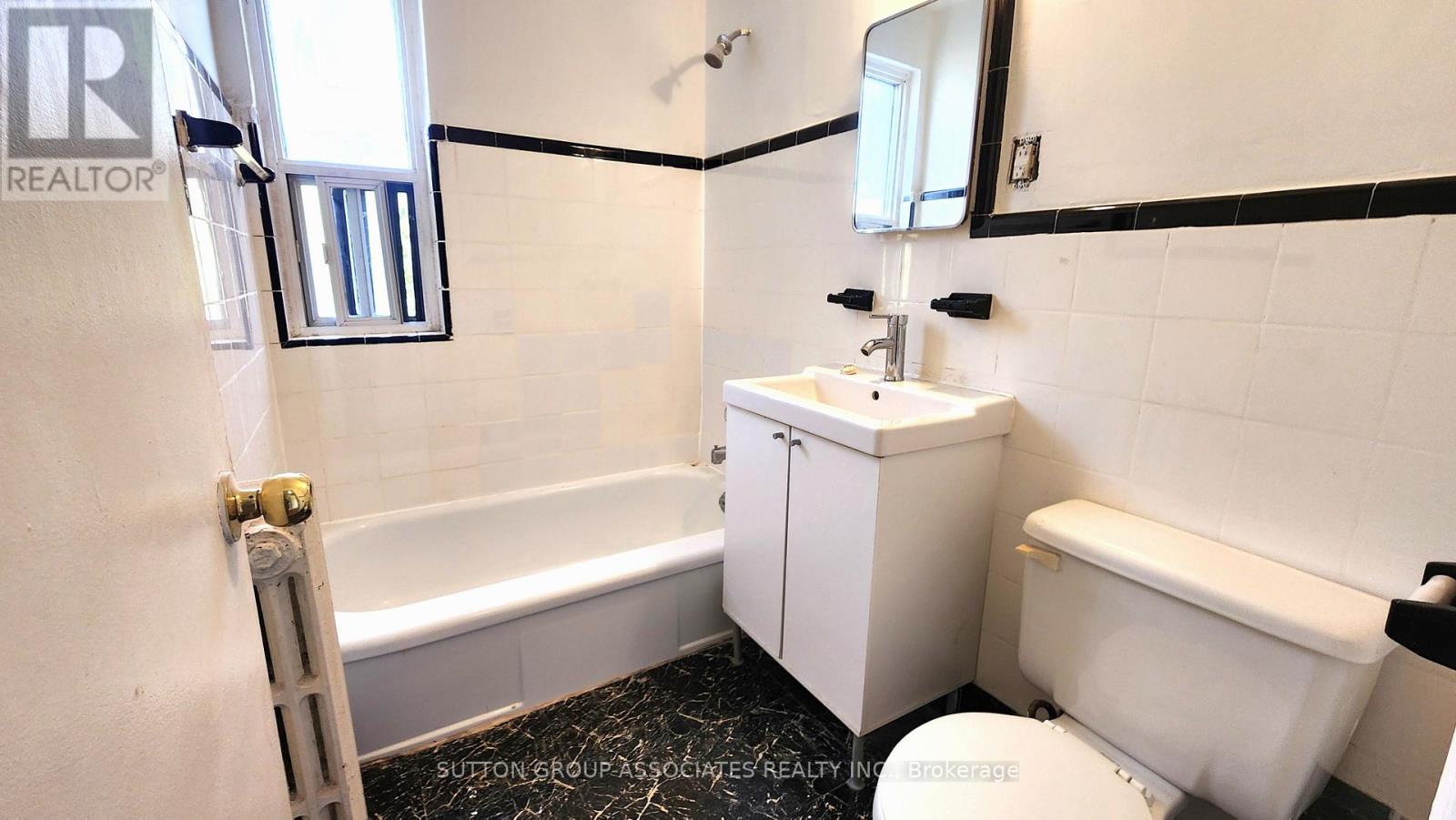 202 - 1 Greenbrook Drive, Toronto, Ontario  M6M 2J8 - Photo 17 - W13733214