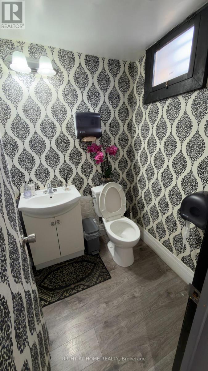 3009 Islington Avenue, Toronto, Ontario  M9L 2K9 - Photo 11 - W13733302