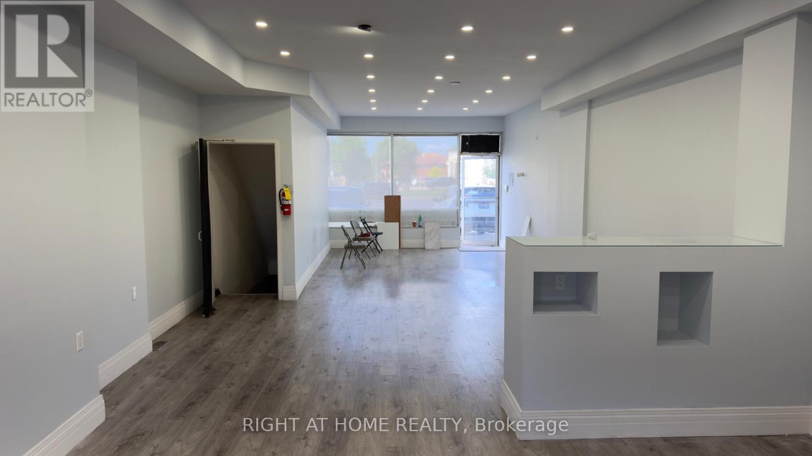 3009 Islington Avenue, Toronto, Ontario  M9L 2K9 - Photo 3 - W13733302