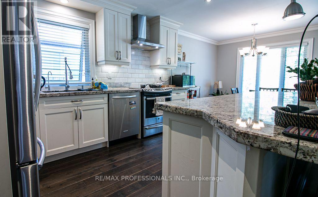 Main - 7 Sedgebrook Crescent, Toronto, Ontario  M9B 2X2 - Photo 11 - W13733318