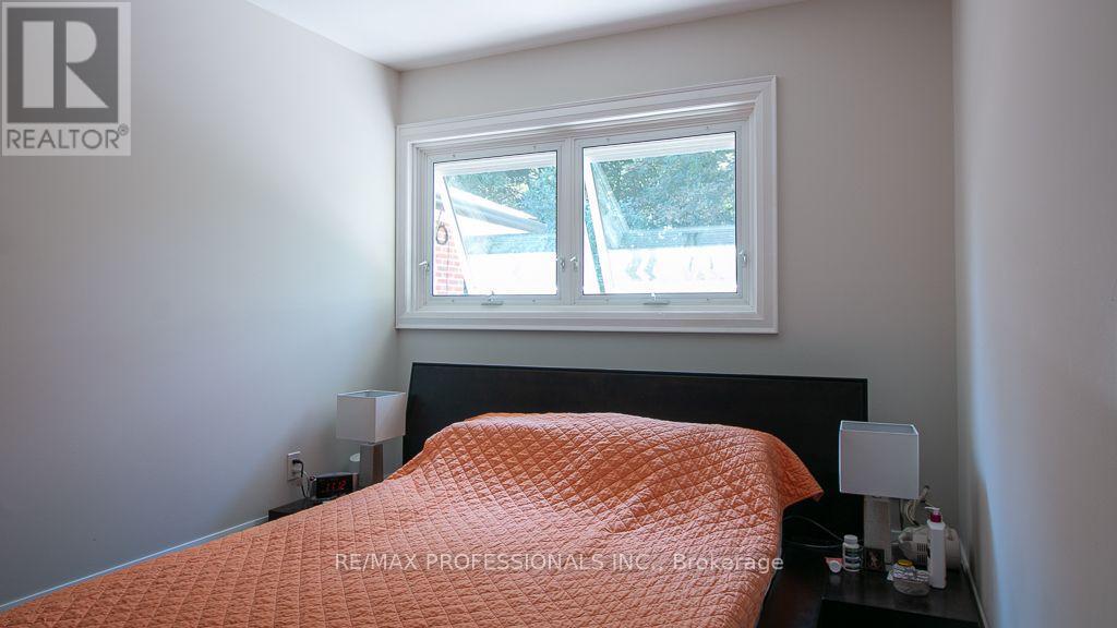 Main - 7 Sedgebrook Crescent, Toronto, Ontario  M9B 2X2 - Photo 17 - W13733318