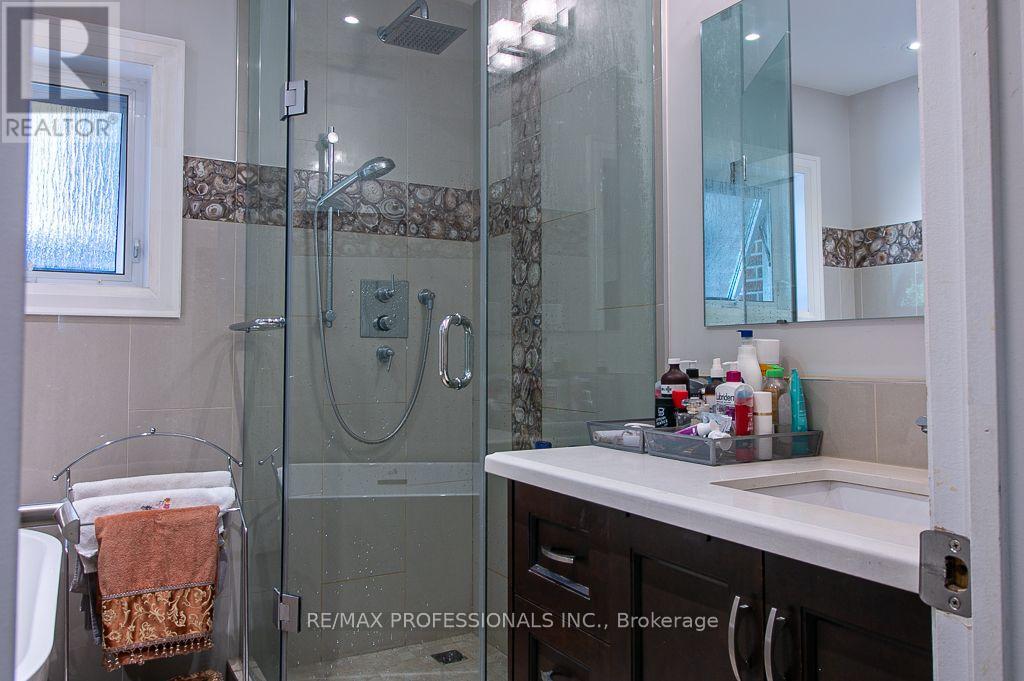 Main - 7 Sedgebrook Crescent, Toronto, Ontario  M9B 2X2 - Photo 22 - W13733318