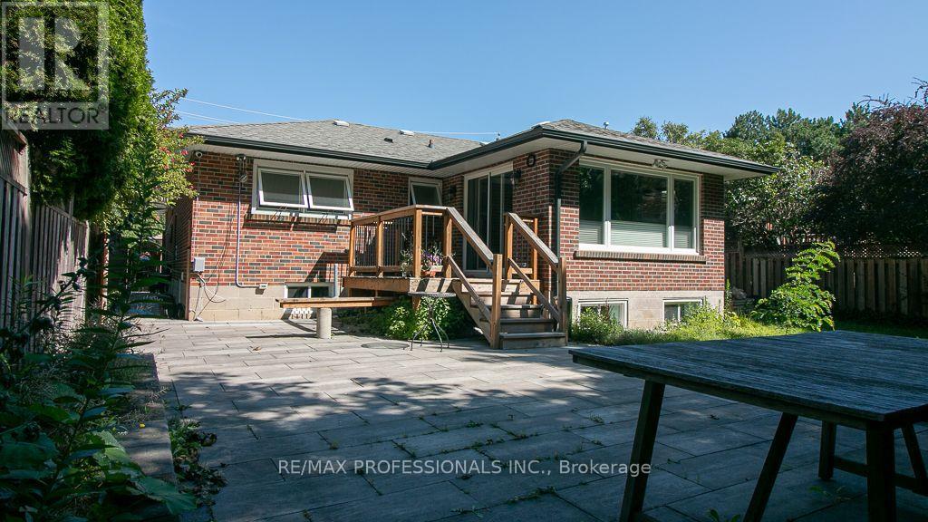 Main - 7 Sedgebrook Crescent, Toronto, Ontario  M9B 2X2 - Photo 25 - W13733318