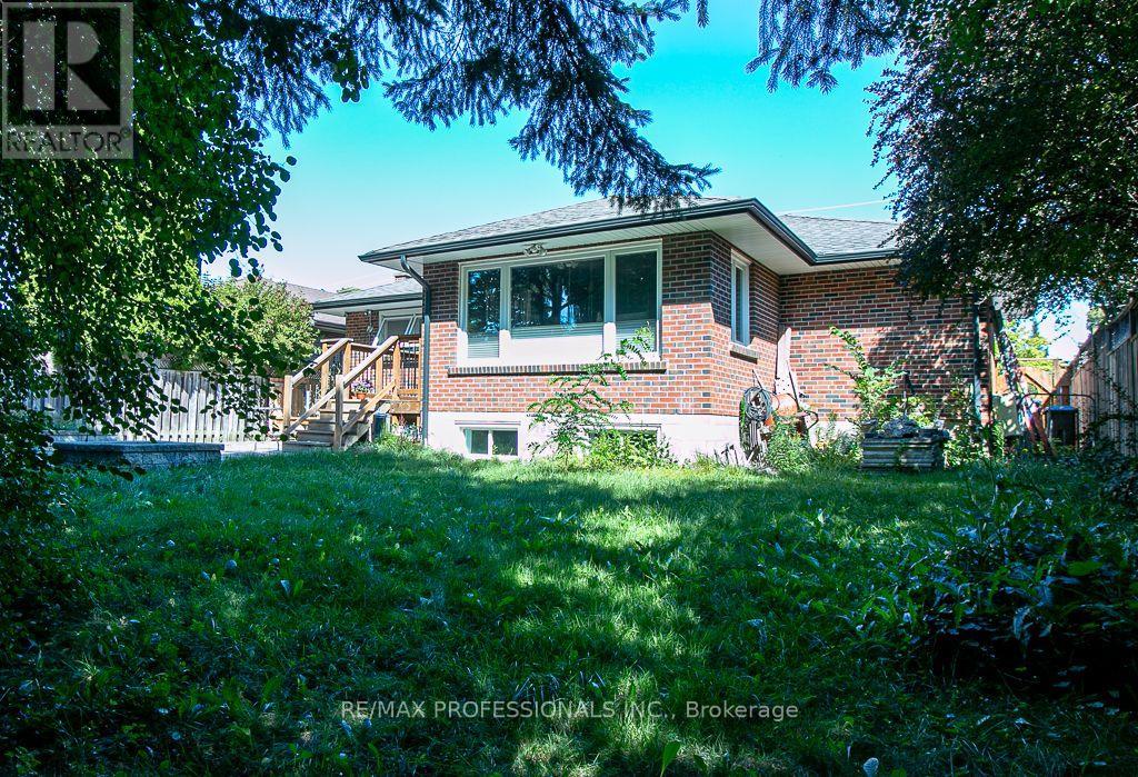 Main - 7 Sedgebrook Crescent, Toronto, Ontario  M9B 2X2 - Photo 27 - W13733318