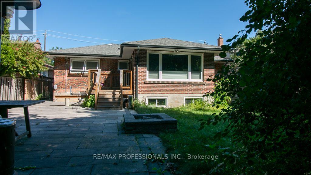 Main - 7 Sedgebrook Crescent, Toronto, Ontario  M9B 2X2 - Photo 28 - W13733318
