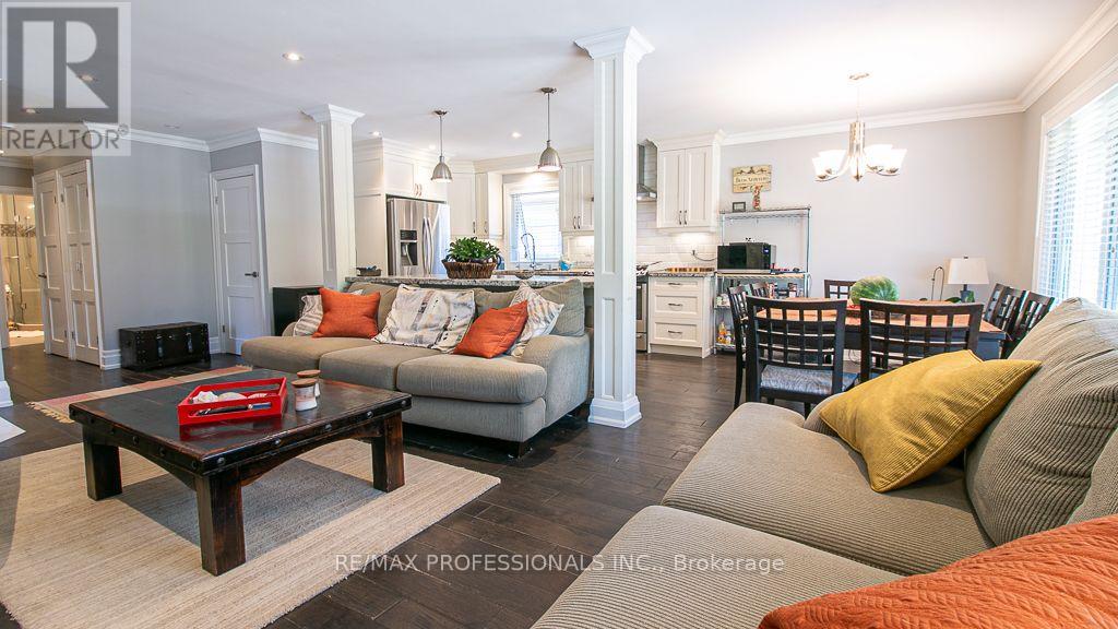 Main - 7 Sedgebrook Crescent, Toronto, Ontario  M9B 2X2 - Photo 6 - W13733318
