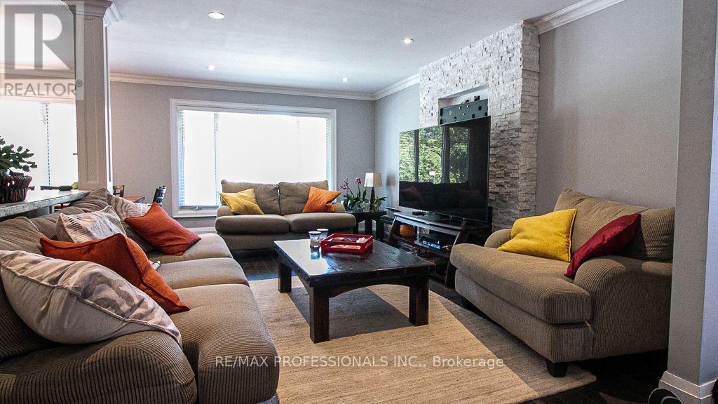 Main - 7 Sedgebrook Crescent, Toronto, Ontario  M9B 2X2 - Photo 7 - W13733318