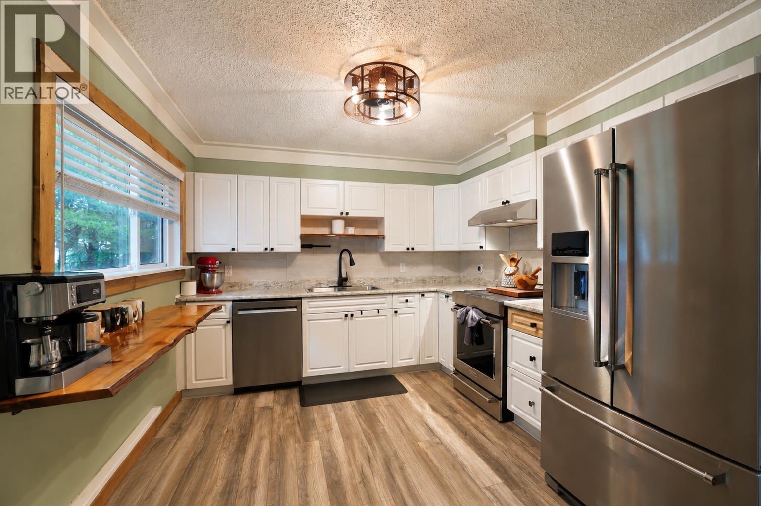 33 Okanagan Street, Kitimat, British Columbia  V8C 1Z6 - Photo 3 - R3160435