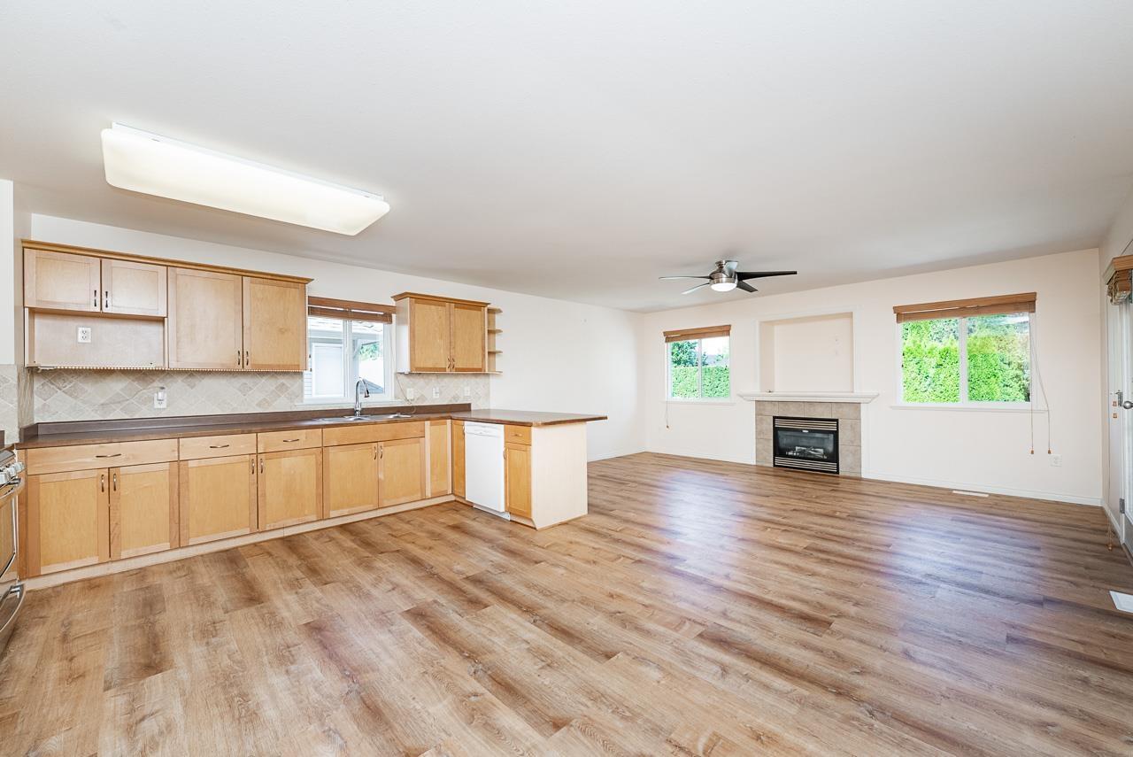 8480 Doerksen Drive, Mission, British Columbia  V2V 7C4 - Photo 10 - R3160303