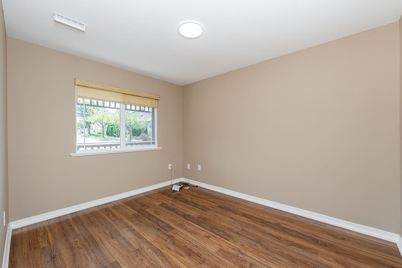 8480 Doerksen Drive, Mission, British Columbia  V2V 7C4 - Photo 20 - R3160303