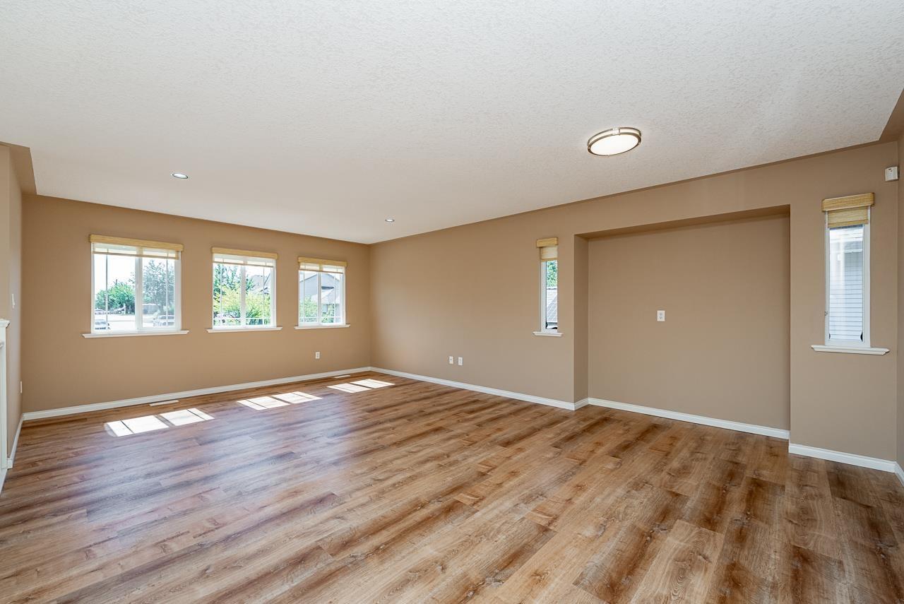 8480 Doerksen Drive, Mission, British Columbia  V2V 7C4 - Photo 6 - R3160303