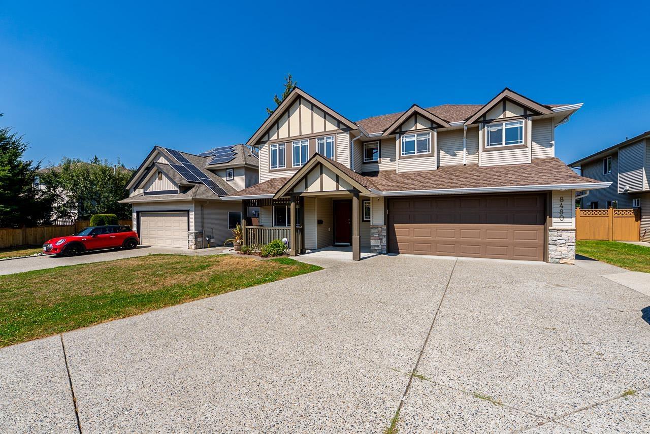 8480 Doerksen Drive, Mission, British Columbia  V2V 7C4 - Photo 2 - R3160303