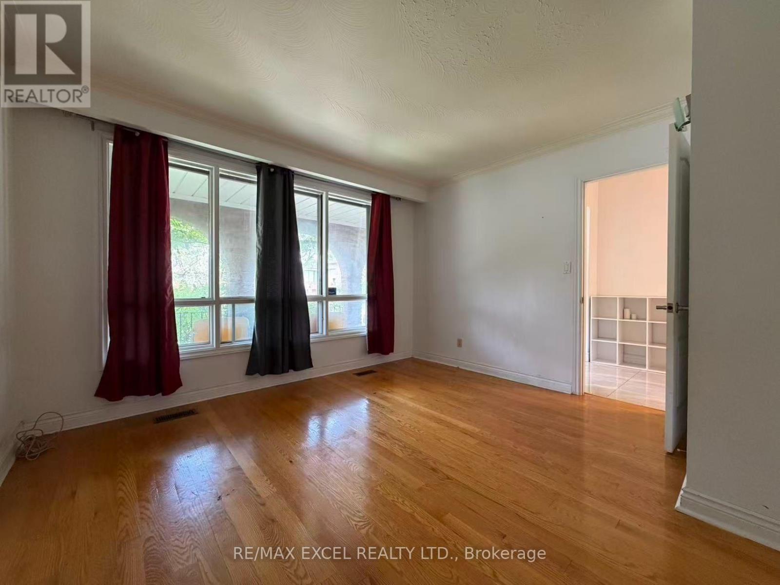 Upper - 56 Leafield Drive, Toronto, Ontario  M1W 2T2 - Photo 6 - E13724504