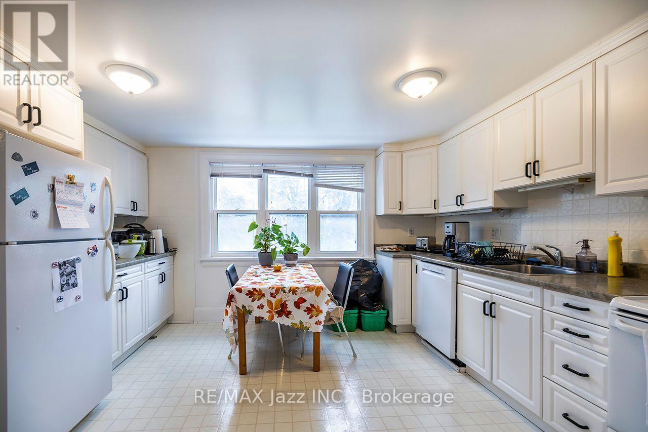 97 Adelaide Avenue E, Oshawa, Ontario  L1G 1Z2 - Photo 11 - E13733472