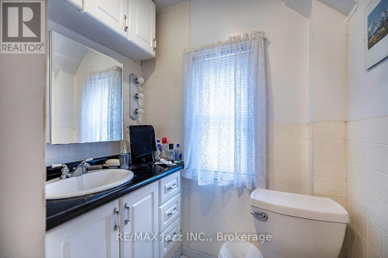 97 Adelaide Avenue E, Oshawa, Ontario  L1G 1Z2 - Photo 16 - E13733472
