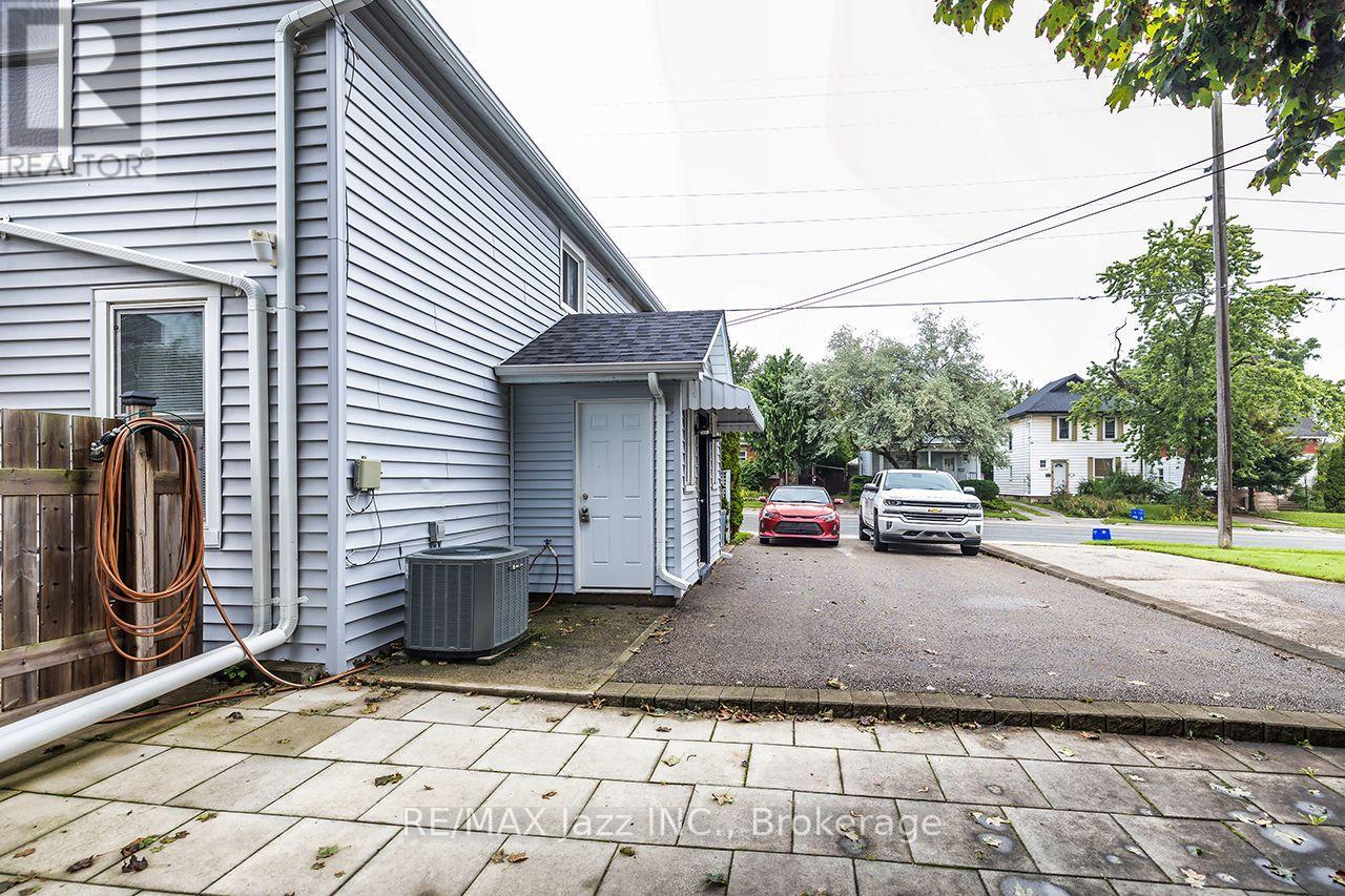 97 Adelaide Avenue E, Oshawa, Ontario  L1G 1Z2 - Photo 5 - E13733472