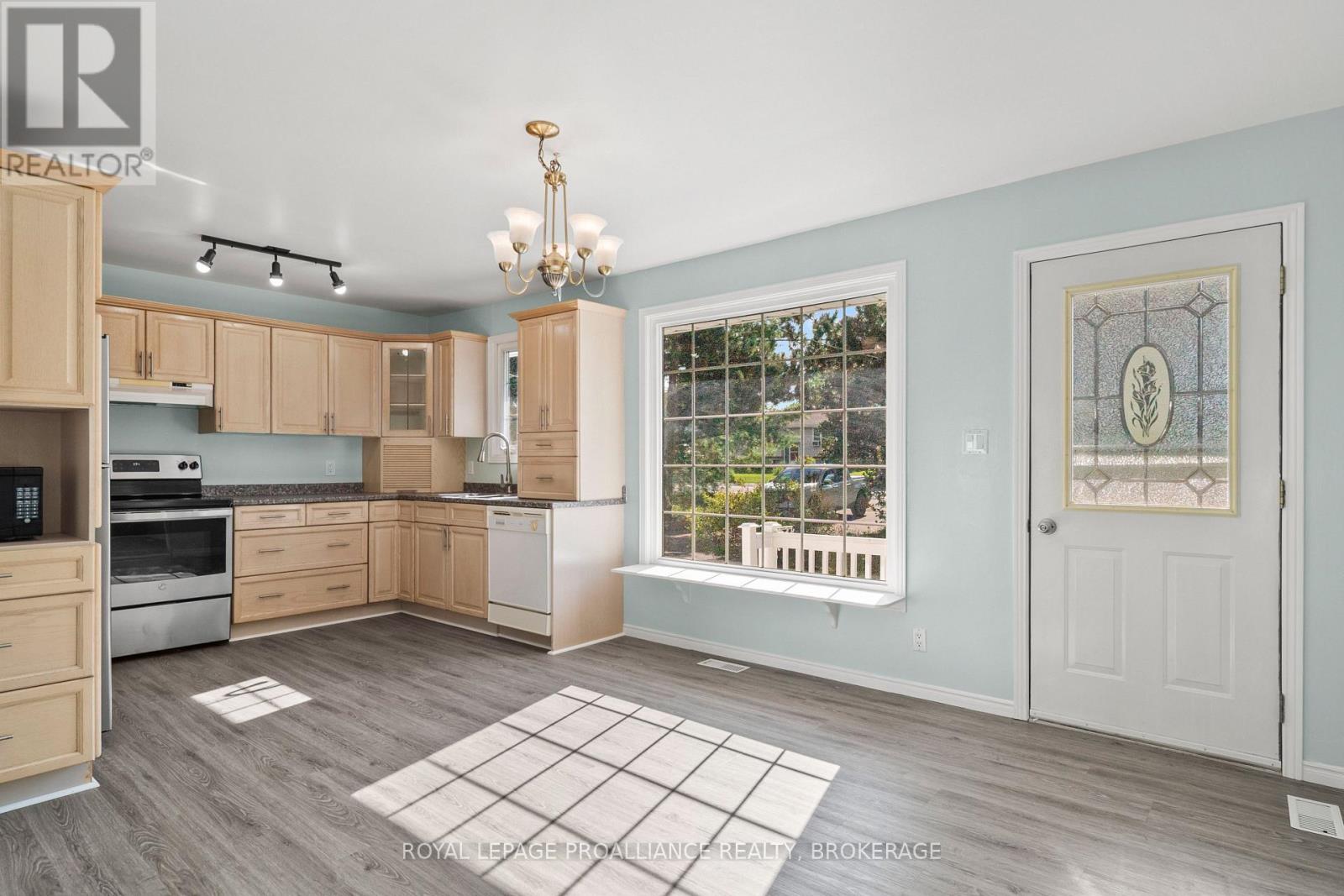 19 Millhaven Road, Loyalist, Ontario K0H 2H0 - Photo 7 - X13733450