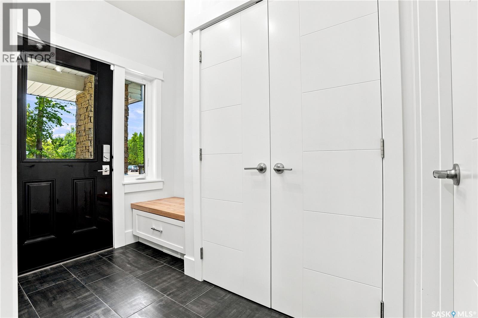738 Main Street, Saskatoon, Saskatchewan  S7H 0K1 - Photo 2 - SK047158