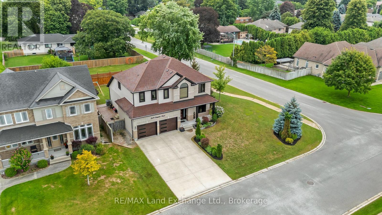 849 Sumpton Street, Saugeen Shores, Ontario  N0H 2C2 - Photo 3 - X13731622
