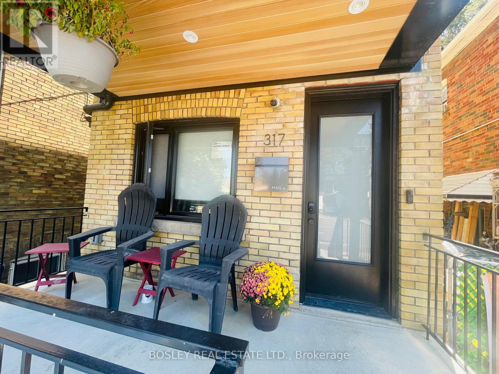 UPPER - 317 O'CONNOR DRIVE, Toronto, Ontario