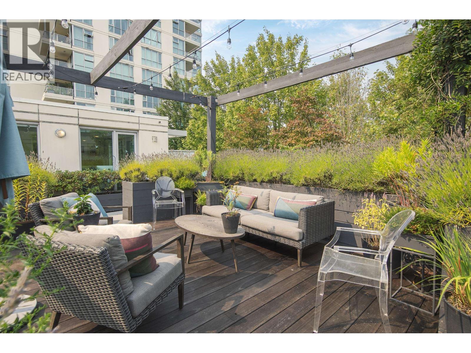 306 125 MILROSS AVENUE, vancouver, British Columbia