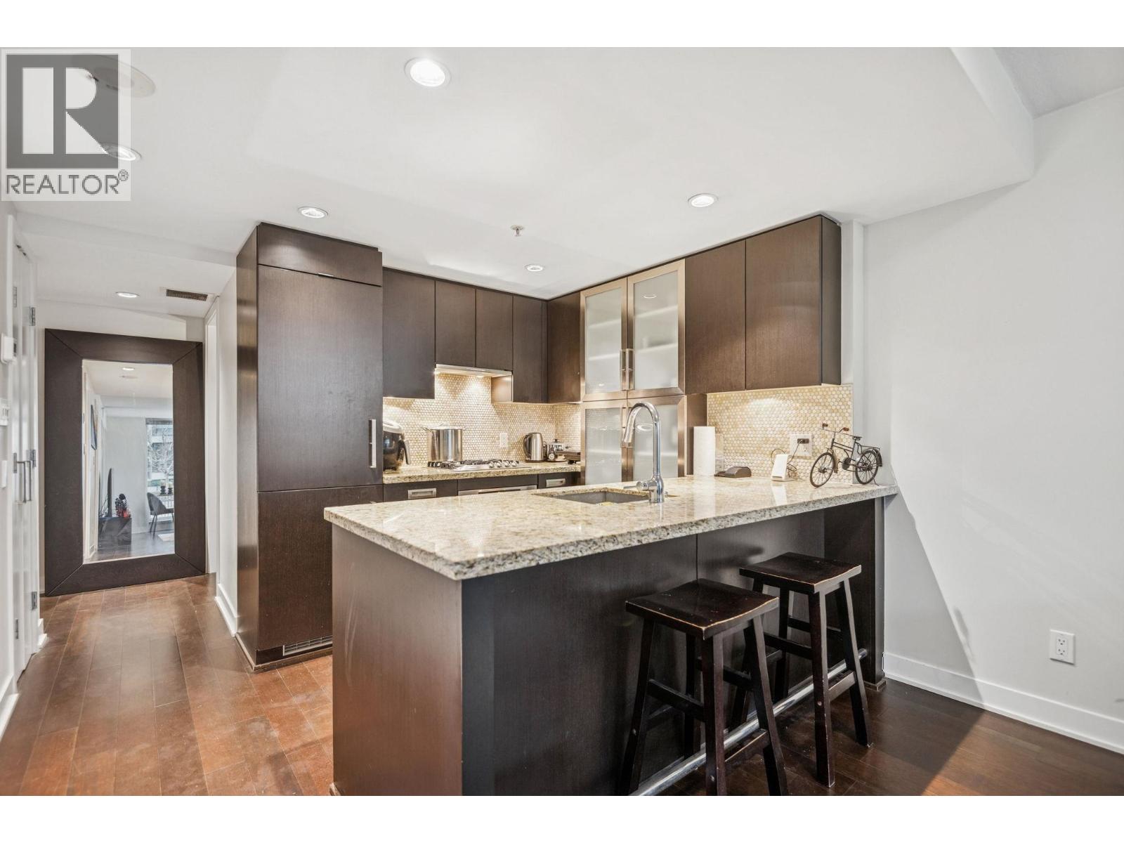 301 1055 Richards Street, Vancouver, British Columbia  V6B 0C2 - Photo 2 - R3160463