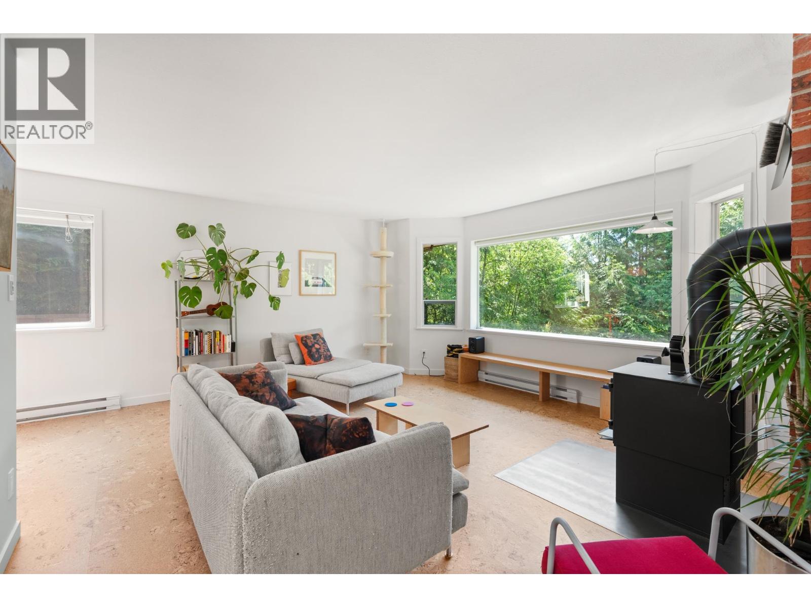 8044 Dogwood Drive, Halfmoon Bay, British Columbia  V7Z 1A7 - Photo 4 - R3160472